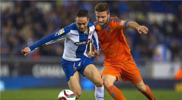 بۆ بە دەستهێنانی موستافی چێڵسی و ئارسیناڵ کێبرکێدەكەن