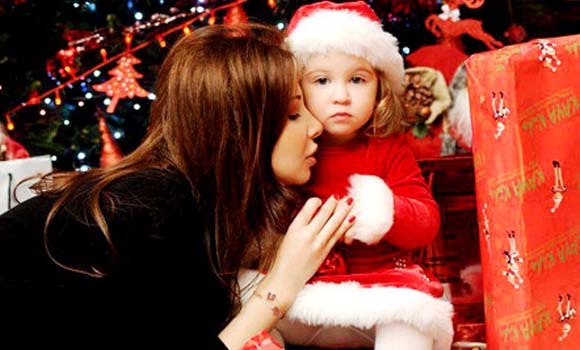 كچەكەی نانسی عەجرەم لەدایكی ناچێ