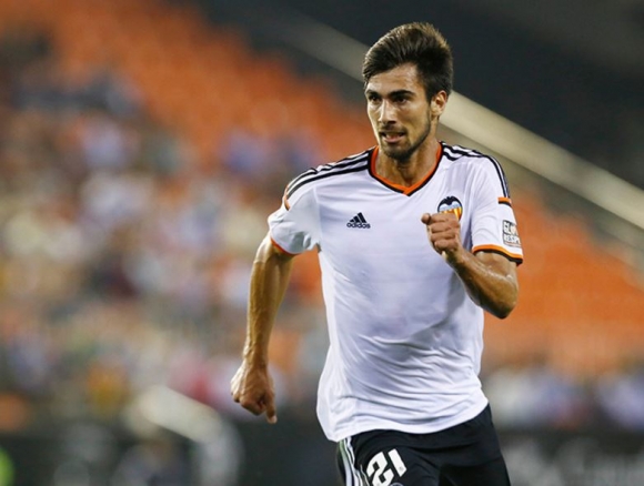 تیپێکی لەندەن چاوی لەسەر یاریزانێکی پورتوگالییە