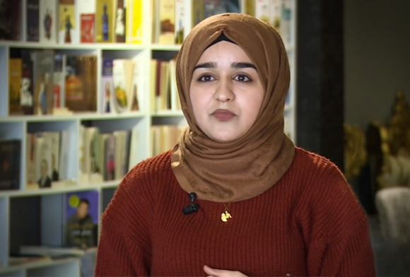 ئافرەتێك پەرتووكخانەیەك لە زاخۆ دەكاتەوە