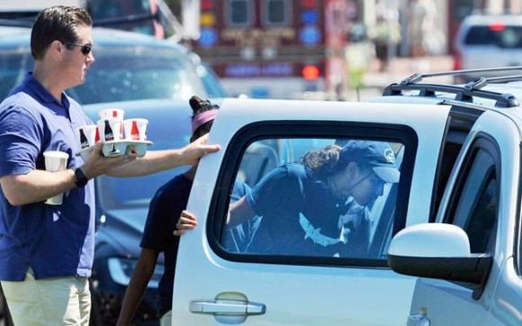 كچەكەی ئۆباما لە چێشتخانەیەك كار دەكات