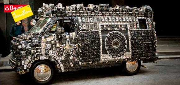 ئۆتۆمبێلێك لە كامێرا