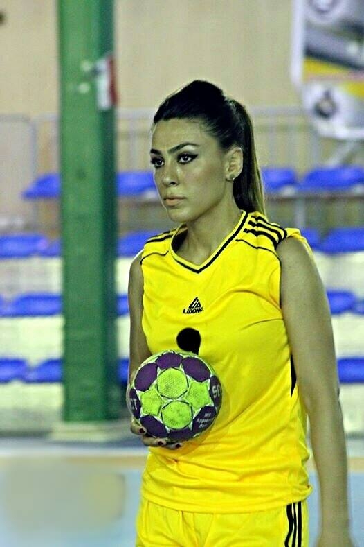 یاریزانێكی كورد دەچێتە یانەی شورتە