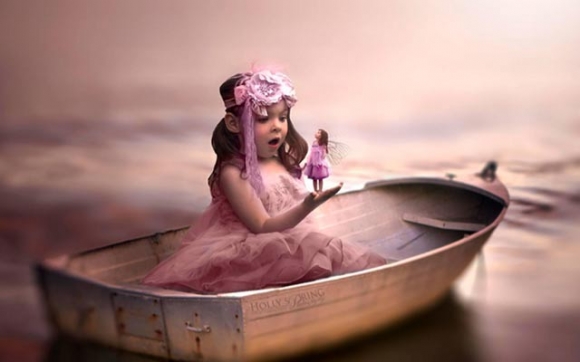 دایكێك  كچەكەی دەكاتە پەپوولەو پاڵەوان