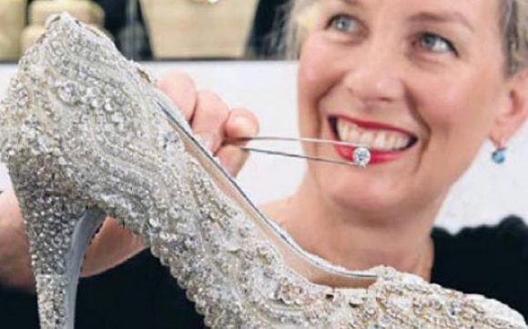 پێڵاوێكی ئافرەتان بە (1.3) ملیۆن دۆلار