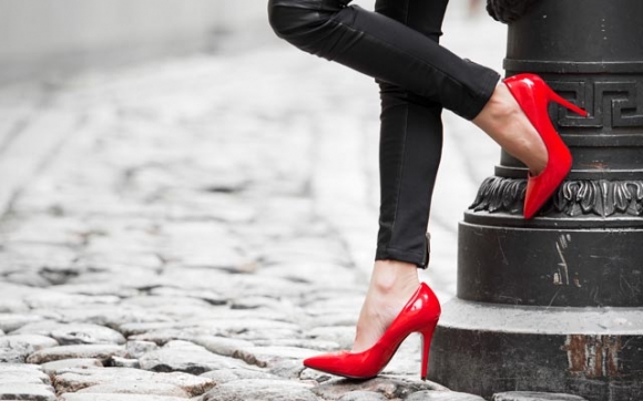 رێنمایی بۆ لەپێكردنی  پێڵاوی پاژنەبەرز