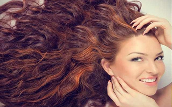 چارەسەری تیژبوونەوە و سوتانی سەر تاڵەکانی قژ دەکات