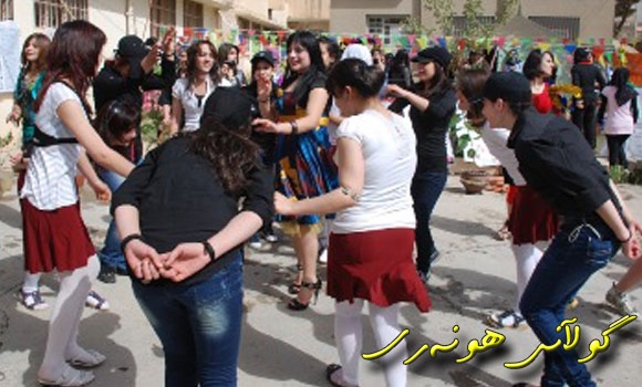 له‌سلێمانی قوتابیان نمایشێكی سه‌ما و شیعریان پێشكه‌ش كرد