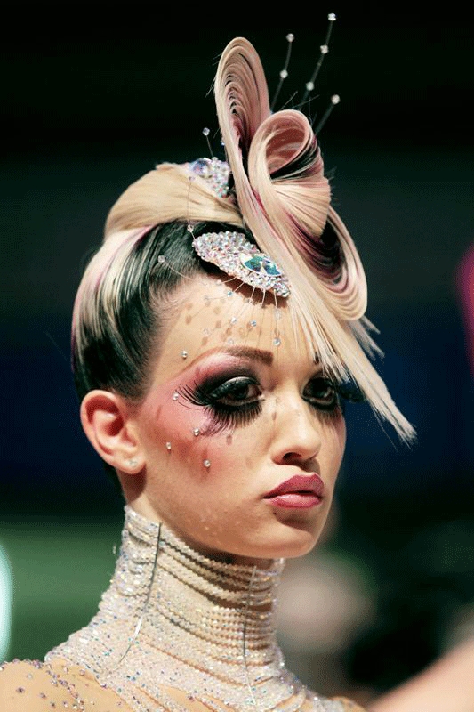 پاڵەوانێتی سەیرترین قژی كچان و كوڕان