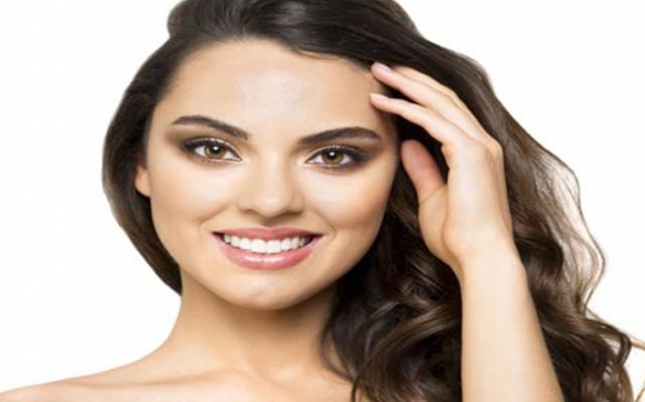 بەبێ بەکارهێنانی شامپۆ و ئاو قژت پاکبکەرەوە