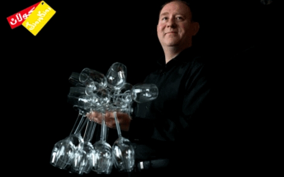 (51) پەرداخ بە دەستێك هەڵدەگرێت !