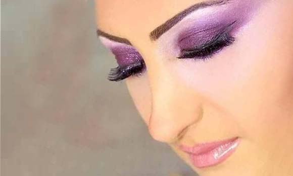 رەنگی وەنەوشەیی جوانترین رەنگە بۆ پشت چاوەكان