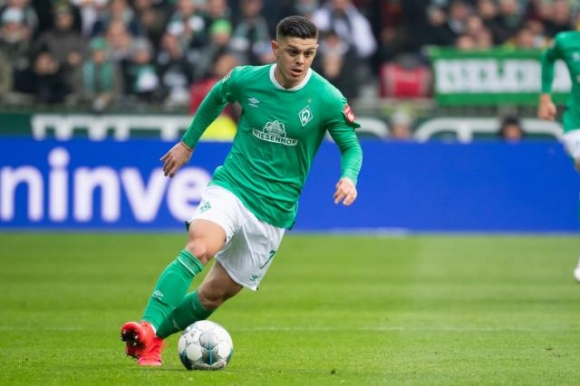 چوار یانه‌ى ئینگلیزی چاوی له‌ میلۆت راشیكایه‌