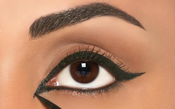 چۆن لاینەری شایستە بۆ چاوەكانت دەكەی !