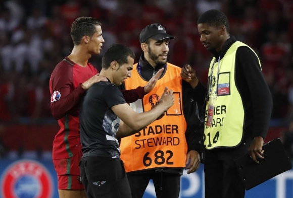 رۆناڵدۆ ئاواتی گەنجێكی هێنایەدی