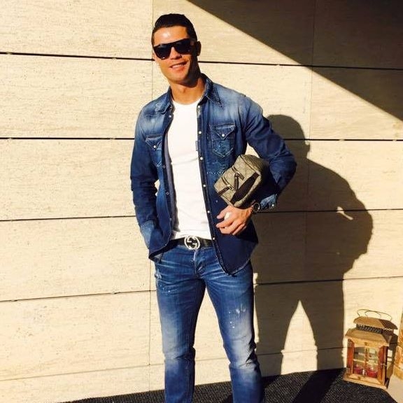 بە وێنە ... رۆناڵدۆ لەگەڵ ئەكتەرێكی بەناوبانگ وێنەیەكی بڵاوكردۆتەوە