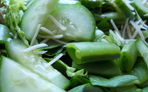 سەوزایی بخەرە ناو زەڵاتەكەتەوە