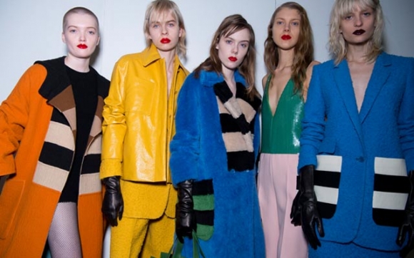 رەنگی شین بۆ جلی زستانە