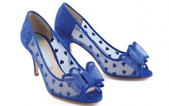 رەنگی شین و  شێوازی دەمكراوەی پێڵاو بۆ وەرزی بەهار