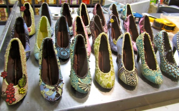 كەرەستە و كەل و پەل لە شیكۆڵاتە