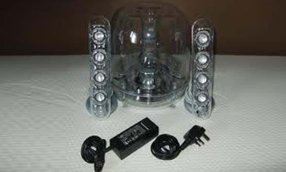 سپیكەرێك لەشووشە