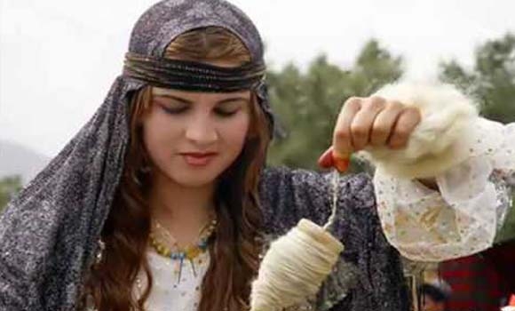 تەشی ڕستن كارێكی بەهەرمێنی خانمانە