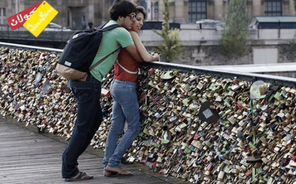 دیواربەندی قوفڵی خۆشەویستی لە پاریس!