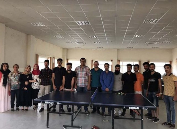 بە وێنە ... لە قەزای شەقڵاوە یارییەكی تێنسی سەرمێز بۆ لاوانی دەڤەرەكە رەخسێندرا