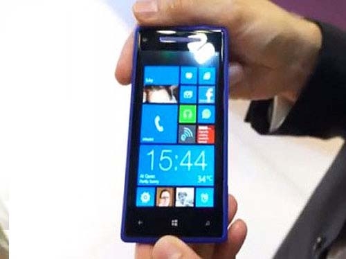 مۆبایلی htc 8x و ویندۆزی 8لەپێشەوەیە