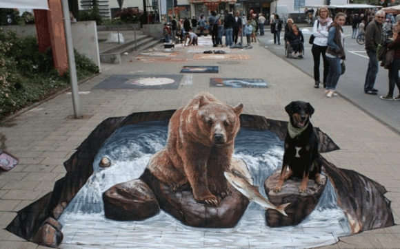 نمایشی وێنە و تابلۆ لەسەر شەقام