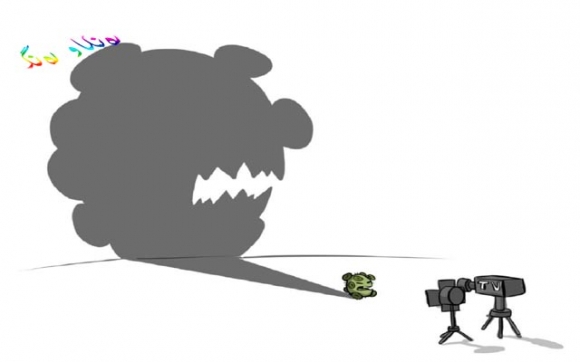 ئەم کاریکاتێرە باس لە گەورەكردنی ڤایرۆسی كۆرۆنا دەكات لە سەرەتای سەرهەڵدانی پەتاكە لەلایەن ئامرازەكانی راگەیاندنەكانەوە، بەتایبەت تەلەفزیۆنەكان، كە هێندە ڤایرۆسەكەیان لە قەبارەی خۆی گەورەتر ك