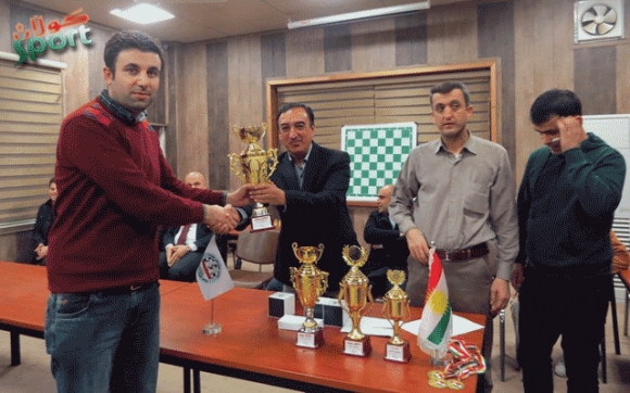 رێوەرەسمی کۆتایی پاڵەوانێتی راپیدی کاپابلانکا کە بۆ ٤٢ شەترەنجزان لە یانەی خانزاد کرایەوە.