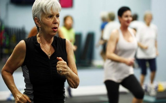 بە یەك كاتژمێر مەشقی وەرزشی چەند وزە دەسووتێنیت؟