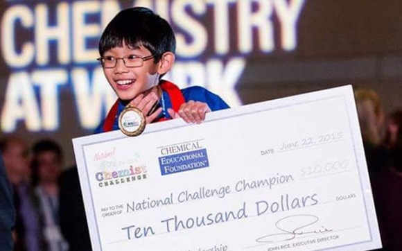 تەمەنی 11 ساڵەو زیرەکترین خوێندکاری زانکۆیە