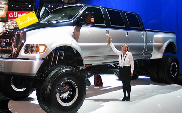 زەبەلاحترین ئۆتـۆمبێلی (6) دەرگا!