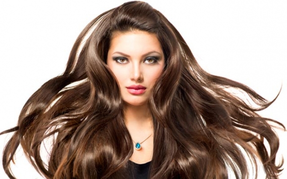 چەند نەریتێكی رۆژانە زیـان بە قژت دەگەیەنێت