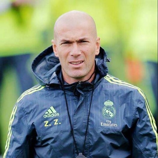 زیدان لەسەر رۆیشتنی چوار ئەستێرەى یانەکەى هاتە دەنگ و ئەم بەرگریکارەشی دەوێت