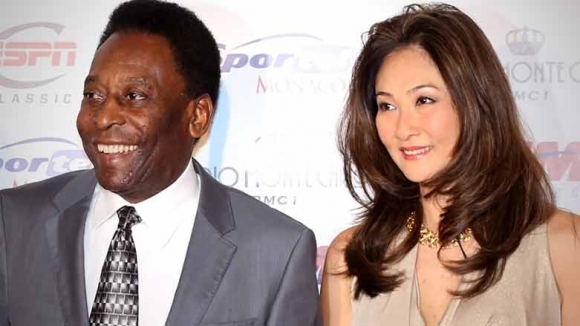 پێلێی ئەفسانەی پێشووی بەرازیل ژنی سێیەمی هێنا