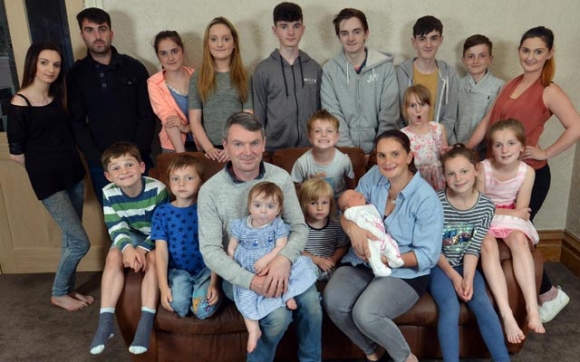 دایك و باوكێك حەزیان بە زۆرترین منداڵە