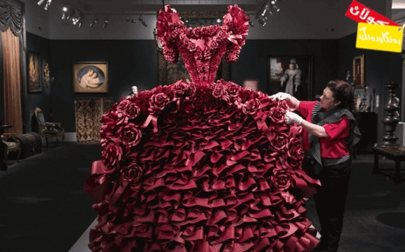 كراسێكی ئافرەتان لە كاغز