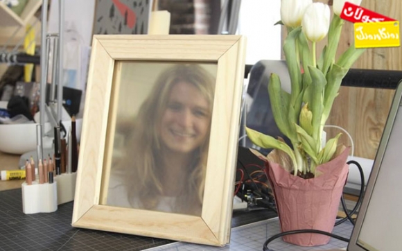 ئاوێنەیەك بە زەردەخەنە و پێكەنین كار دەكات