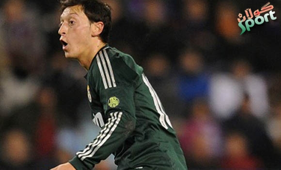 ڕاستی هەڵدانی درێسی یاریزانێکی یانەی سیلتا فیگۆ لەلایەن ئۆزێلەوە