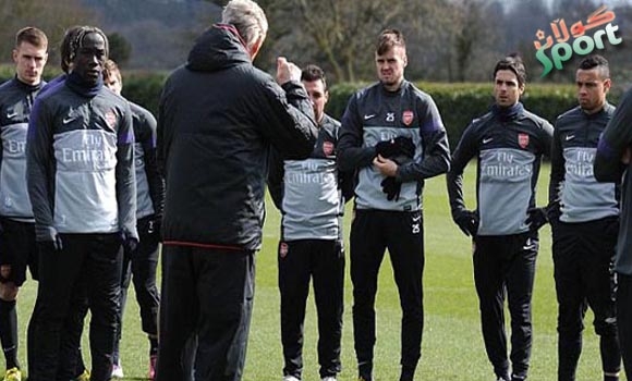 فینگەر هەڕەشە لە 12 یاریزانی یانەکەی دەکات